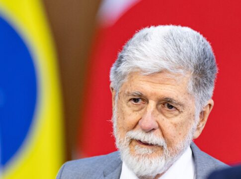 brasil-nao-vai-pressionar-maduro-por-renuncia,-diz-celso-amorim
