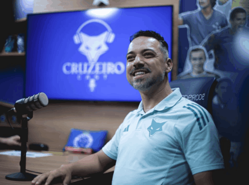 jonas-urias-e-eleito-o-melhor-tecnico-do-futebol-feminino-pela-cbf