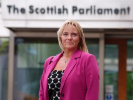 enfermeira-vence-acao-apos-se-recusar-a-dividir-vestiario-com-medica-trans