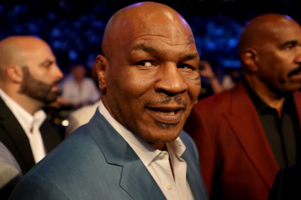 mike-tyson-anuncia-luta-contra-floyd-mayweather-na-africa