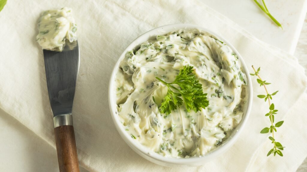 manteiga-temperada-caseira-e-ideal-para-realcar-carnes-e-paes