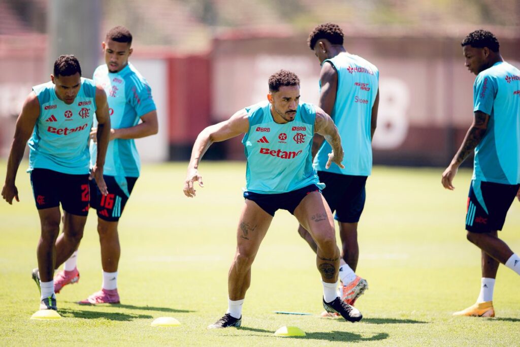 jogadores-do-flamengo-projetam-estreia-na-copa-intercontinental.-veja
