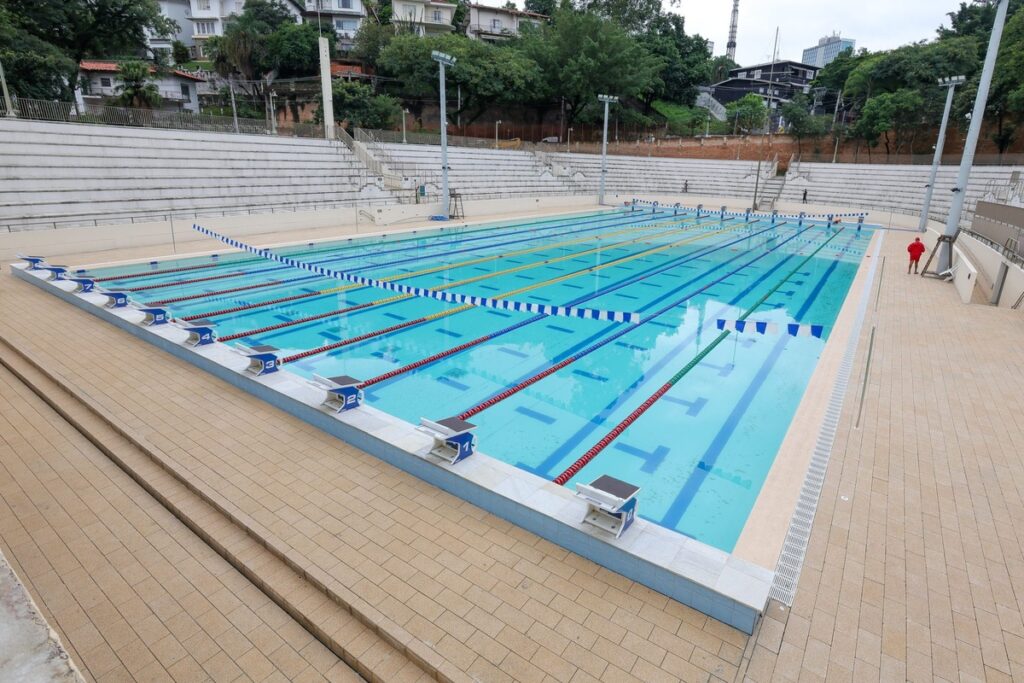 pacaembu-proibe-banho-de-sol-e-limita-acesso-a-piscina-no-verao