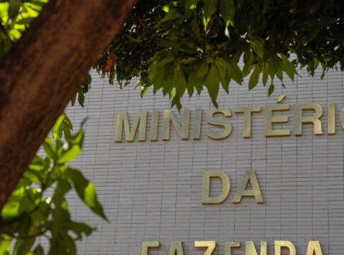 estatais-federais-em-dificuldade-poderao-pedir-aportes-da-uniao