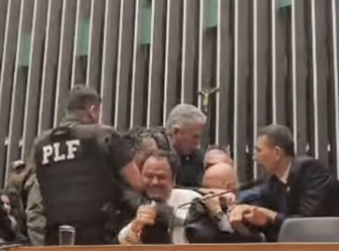 entidades-condenam-retirada-da-imprensa-na-camara