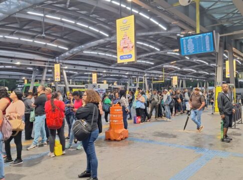 “pega-de-surpresa”:-passageiros-relatam-caos-durante-greve-de-onibus
