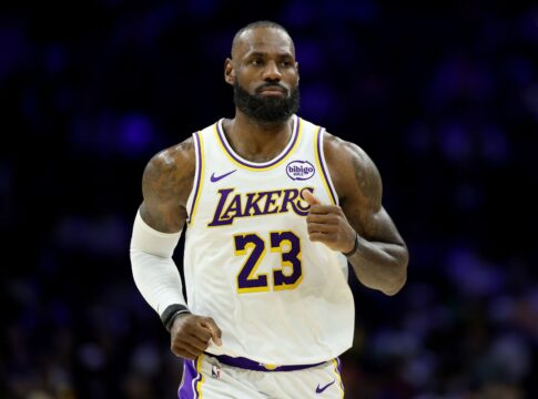 lebron-james-seguira-nos-lakers-nesta-temporada,-revela-agente