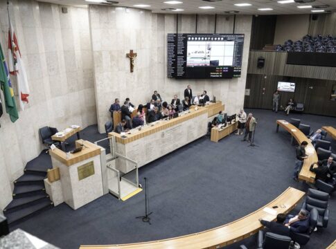 servidor-que-agrediu-procurador-se-aposenta-com-r$-21-mil-de-salario