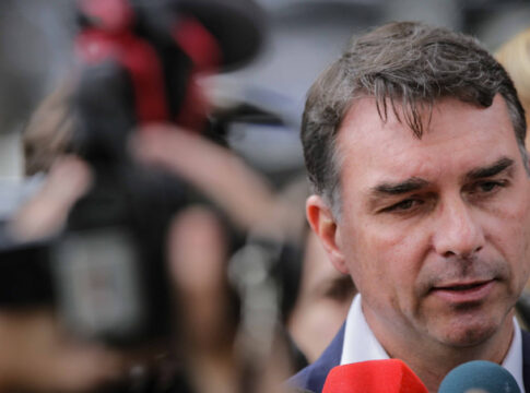 bolsonarismo-se-afastou-do-liberalismo-e-mercado-agora-nao-quer-flavio