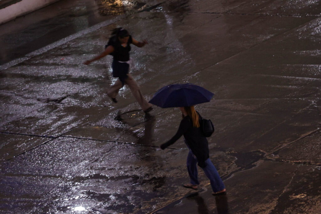 alerta-maximo:-ciclone-e-frente-fria-intensificam-temporais-no-sul