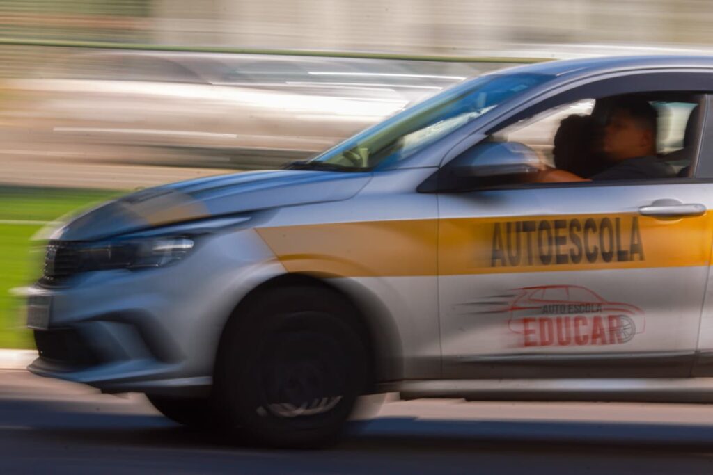 cnh-do-brasil:-7,5-mil-pessoas-comecaram-o-curso-teorico