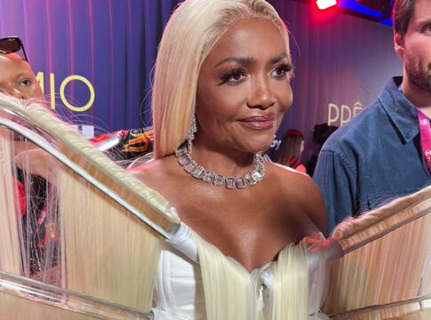 gaby-amarantos-passa-sufoco-com-look-inusitado-durante-premiacao