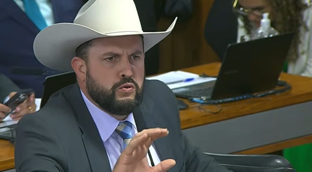 ze-trovao-diz-que-italia-e-“capacho-de-moraes”-ao-citar-zambelli