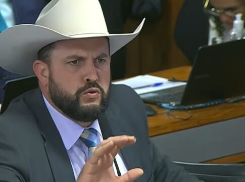 ze-trovao-diz-que-italia-e-“capacho-de-moraes”-ao-citar-zambelli