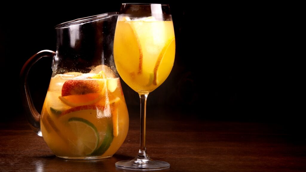 clericot-refrescante-e-o-drink-perfeito-para-brindar-no-fim-de-ano