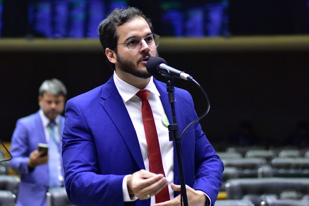 agressao-na-camara-reacende-projeto-que-protege-jornalistas