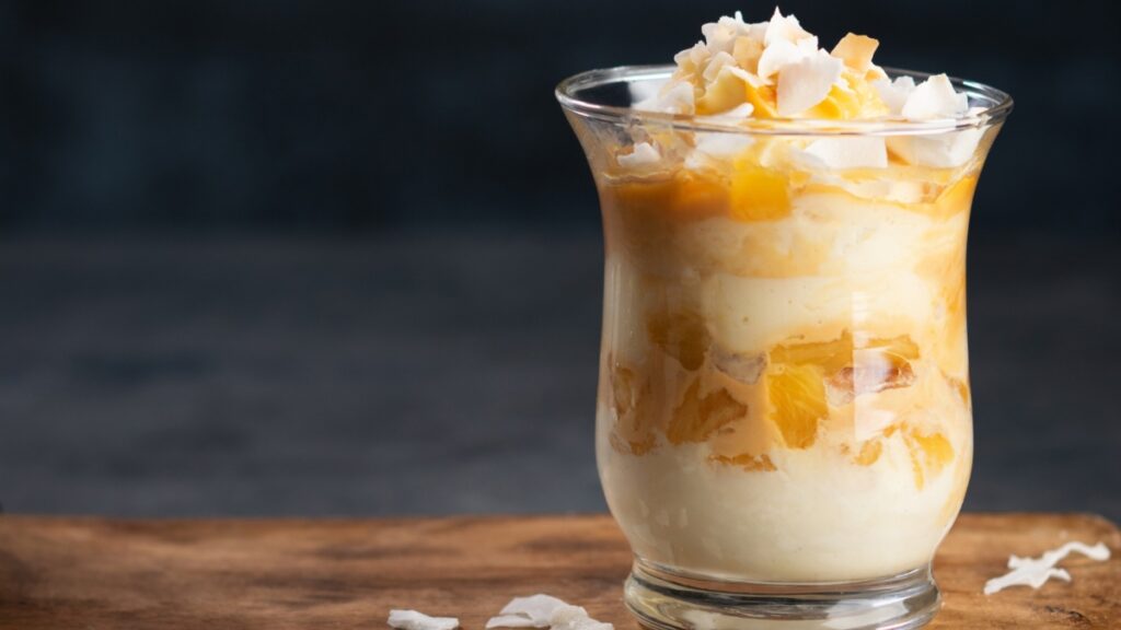 pave-de-abacaxi-com-coco:-refrescante-e-facil,-e-pedida-certa-na-ceia