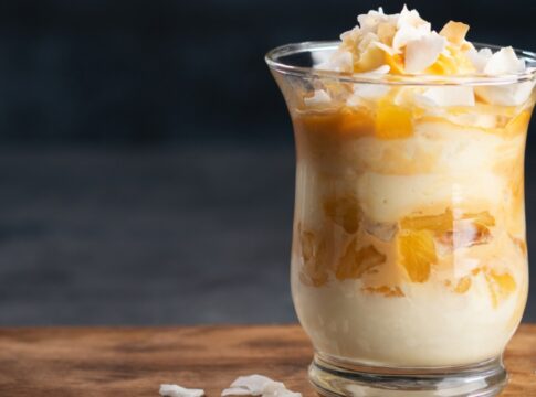 pave-de-abacaxi-com-coco:-refrescante-e-facil,-e-pedida-certa-na-ceia