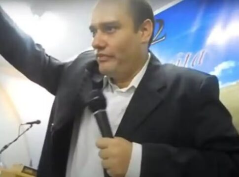 de-“nascer-dentes”-a-“cura-da-cegueira”:-pastor-e-condenado-por-fraude
