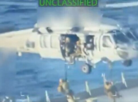 eua-divulgam-imagens-de-apreensao-de-petroleiro-na-costa-da-venezuela