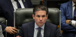 glauber-e-aliados-protocolam-representacao-criminal-contra-motta-na-pgr