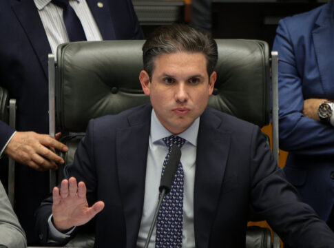 glauber-e-aliados-protocolam-representacao-criminal-contra-motta-na-pgr