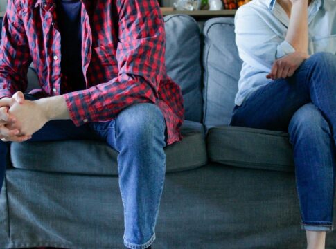 homem-e-criticado-apos-chamar-esposa-de-nojenta-por-habito-no-banheiro