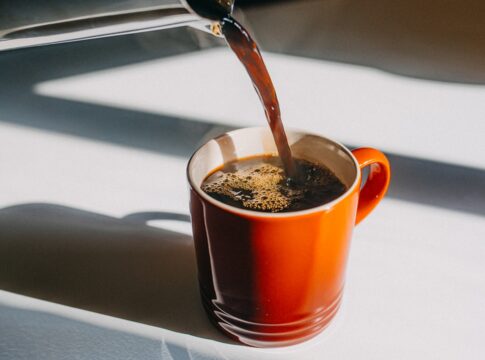 estudo-mostra-o-que-acontece-no-cerebro-quando-tomamos-cafe-sem-acucar