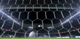 flamengo-rebate-polemica-sobre-gramado-sintetico:-“grama-ou-plastico?”