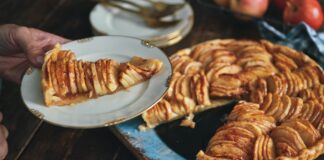 torta-de-maca-na-frigideira-fica-pronta-em-minutos;-confira-a-receita