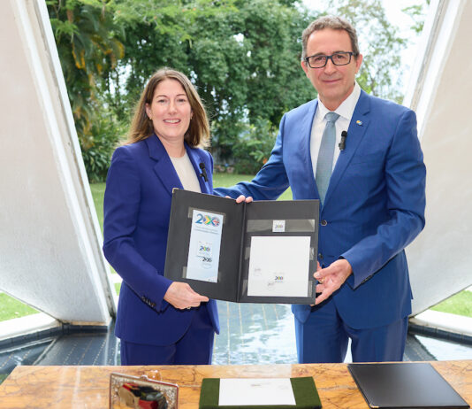 embaixada-do-reino-unido-e-correios-se-unem-para-lancar-selo-festivo