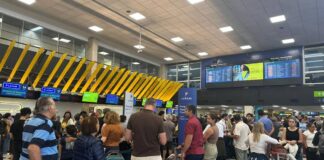 com-centenas-de-voos-cancelados,-caos-permanece-em-aeroportos-de-sp
