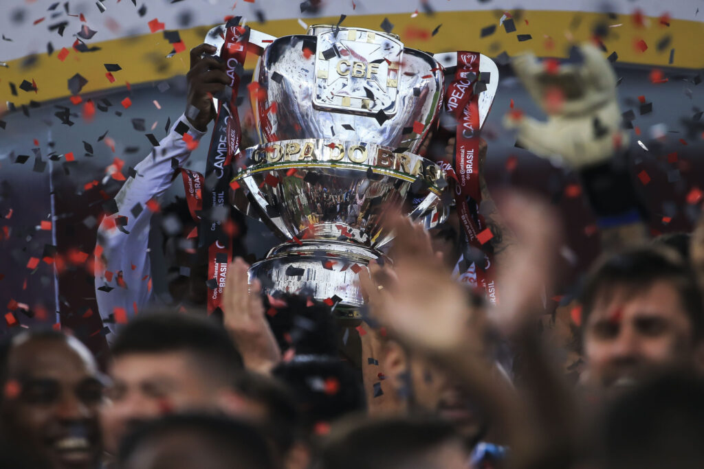copa-do-brasil:-vasco-e-fluminense-divulgam-escalacoes-para-semifinal