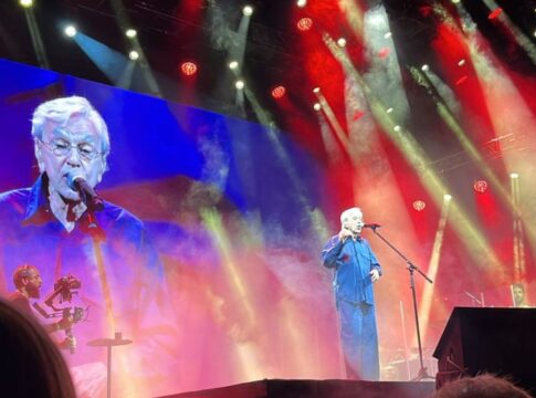 caetano-veloso-faz-discurso-sobre-o-brasil-sob-gritos-de-“sem-anistia”