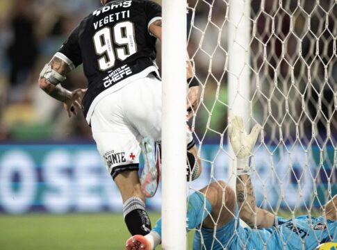rayan-e-vegetti-decidem-e-vasco-sai-em-vantagem-na-copa-do-brasil