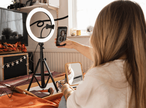 australia-veta-redes-sociais-a-menores-de-16-e-influencers-se-revoltam