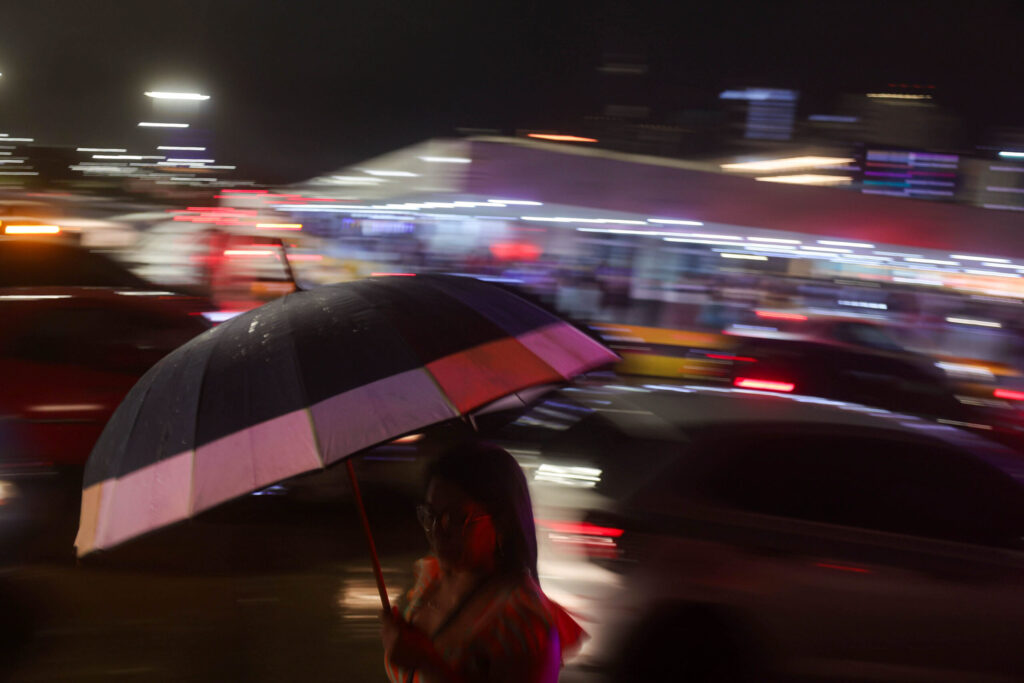 calor-e-tempestades-marcam-a-sexta-feira-no-pais;-confira-a-previsao