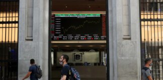 bolsa-sobe-0,99%-e-volta-a-superar-os-160-mil-pontos