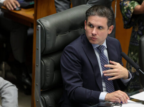 motta-sai-em-defesa-de-servidora-alvo-da-pf-por-suspeita-de-desvios