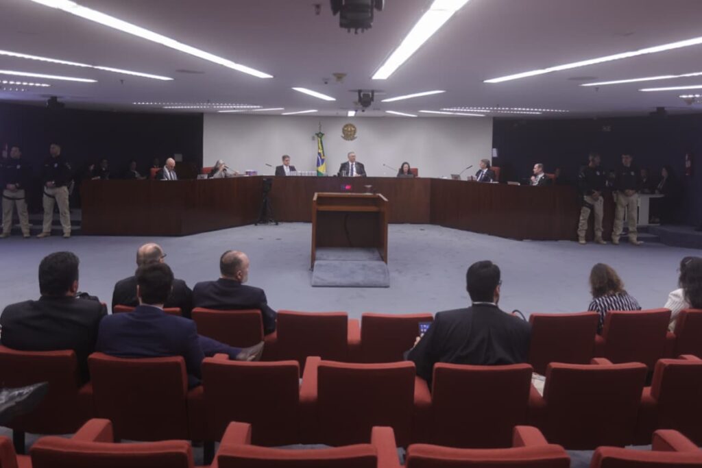 trama-golpista:-saiba-como-foi-o-1o-dia-do-julgamento-do-nucleo-2-no-stf