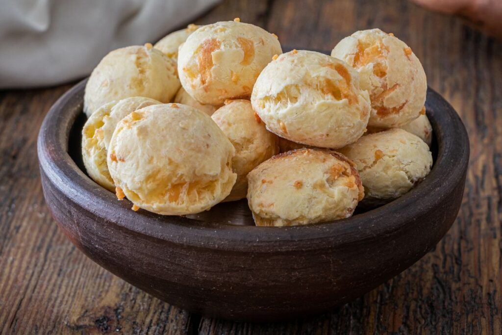 pao-de-queijo-de-liquidificador-facil-e-fofinho;-aprenda-a-receita