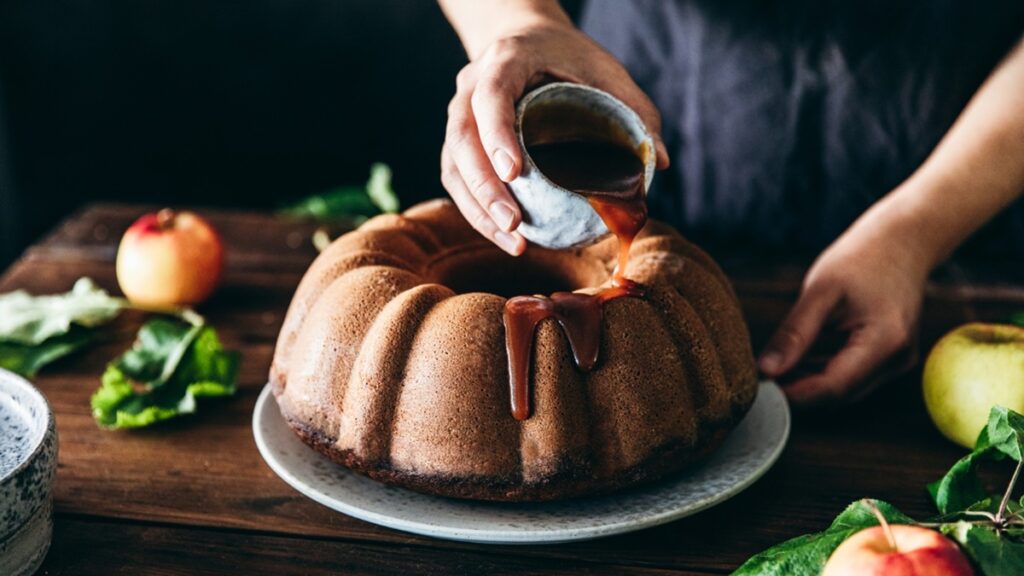 bolo-de-cappuccino-tem-massa-fofinha-e-conquista-pelo-aroma