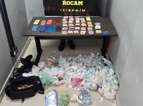 pm-apreende-drogas-e-material-explosivo-na-favela-do-moinho