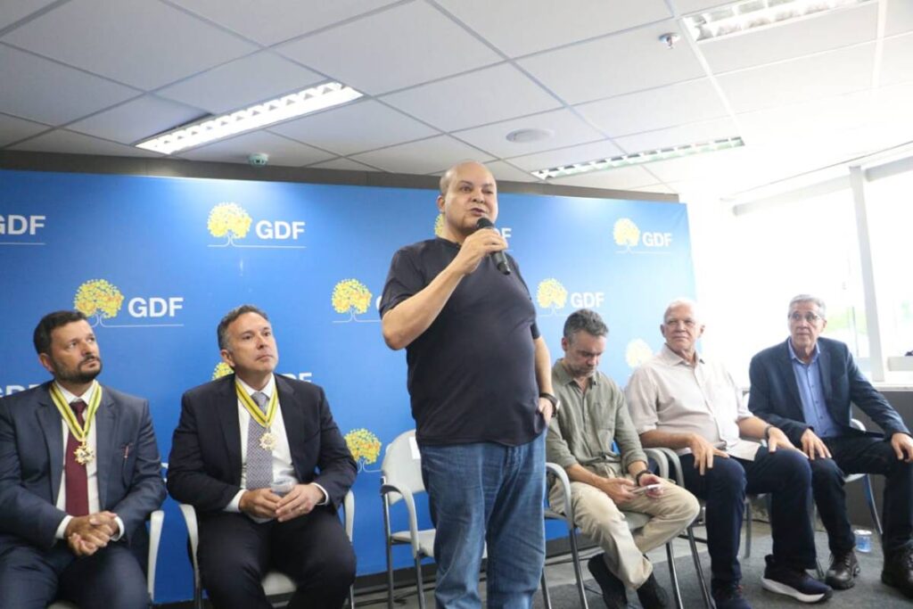 ibaneis-anuncia-venda-e-chama-centrad-de-lixo:-“ilusao-do-megalomaniaco-do-arruda”