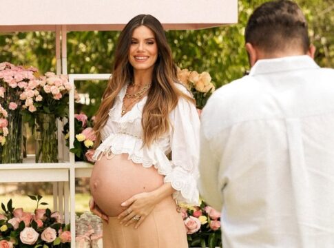 camila-queiroz-e-klebber-toledo-publicam-primeiras-imagens-da-filha