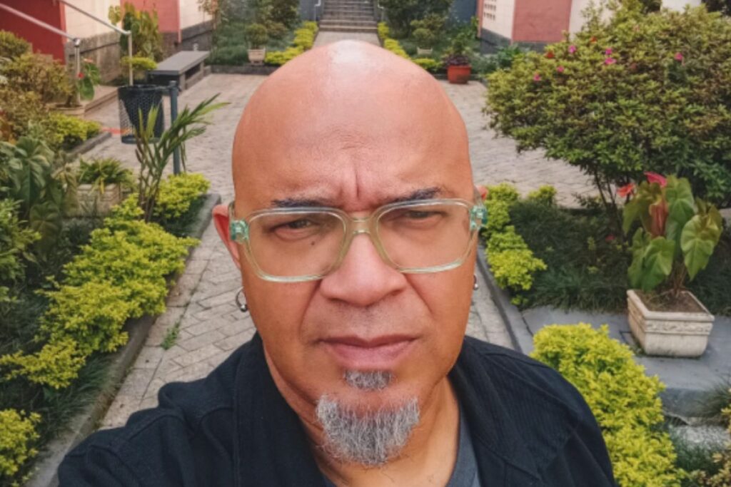 cantor-do-inocentes-e-plebe-rude-sofre-infarto-e-passa-por-cirurgia