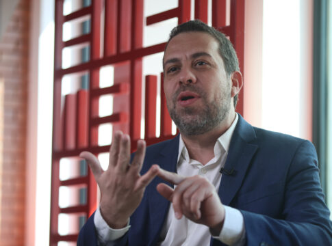 guilherme-boulos-defende-fim-da-escala-6×1:-“demanda-do-povo”