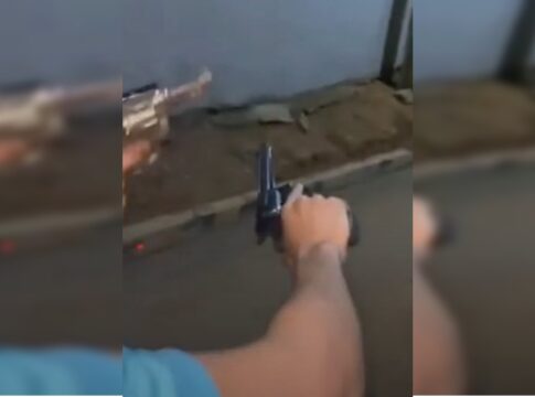 “e-o-crime”:-criminosos-ostentam-armas-nas-redes-e-filmam-tiros-na-rua