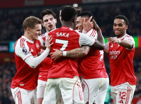 com-2-gols-contra,-arsenal-salva-vitoria-no-final-sobre-wolverhampton