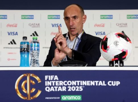 tecnico-do-pyramids-“ataca”-jornalistas-apos-derrota-para-o-flamengo